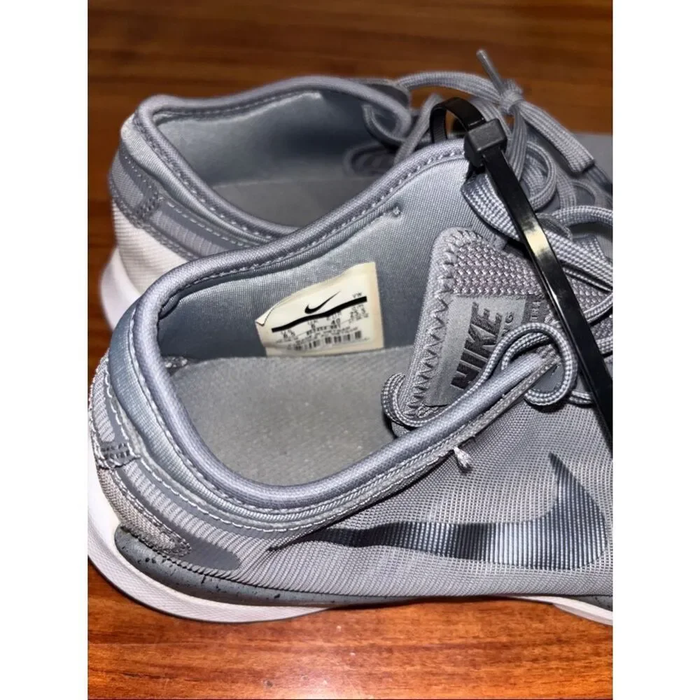 Nike women’s Light Gray Athletic Running Shoes 8.5